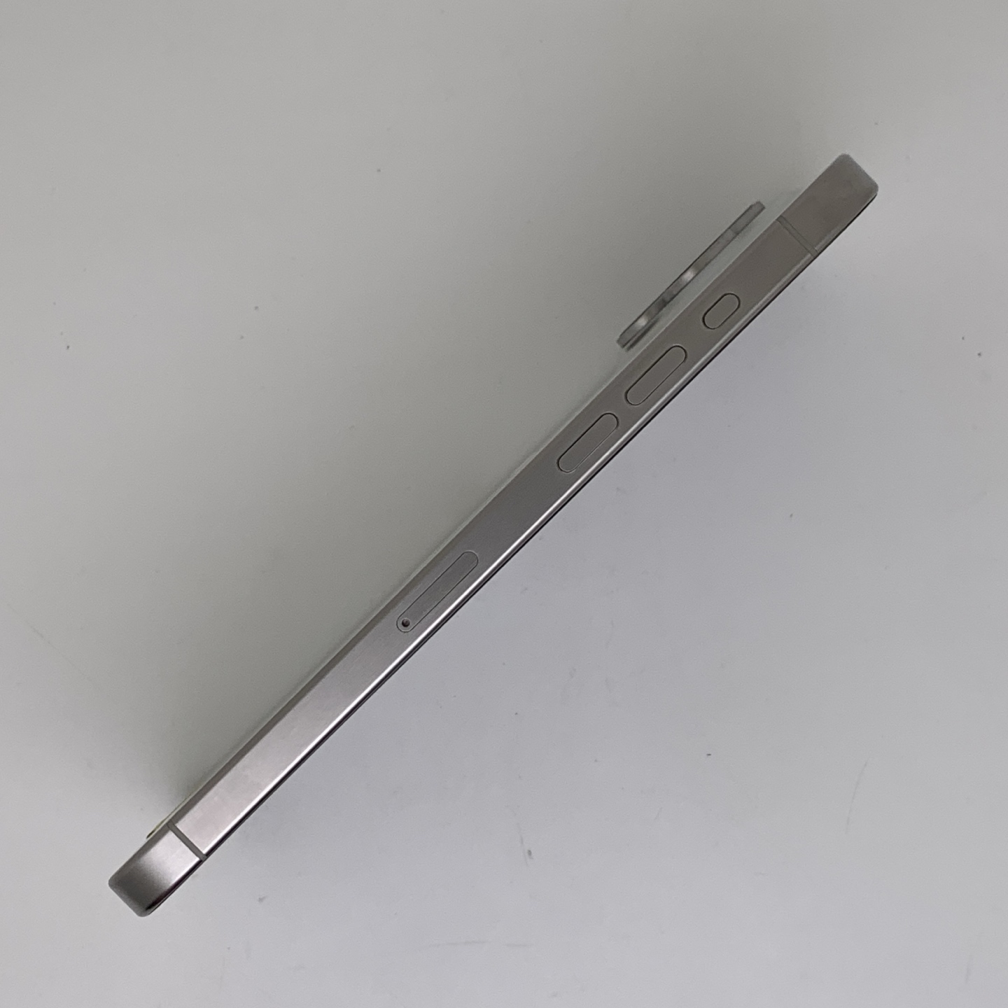 iPhone 15 Pro Max 白色钛金属 實拍圖 3