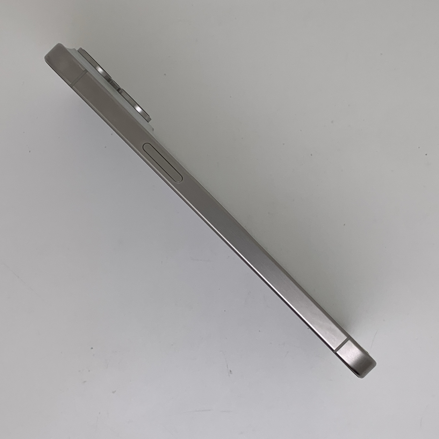 iPhone 15 Pro Max 白色钛金属 實拍圖 4