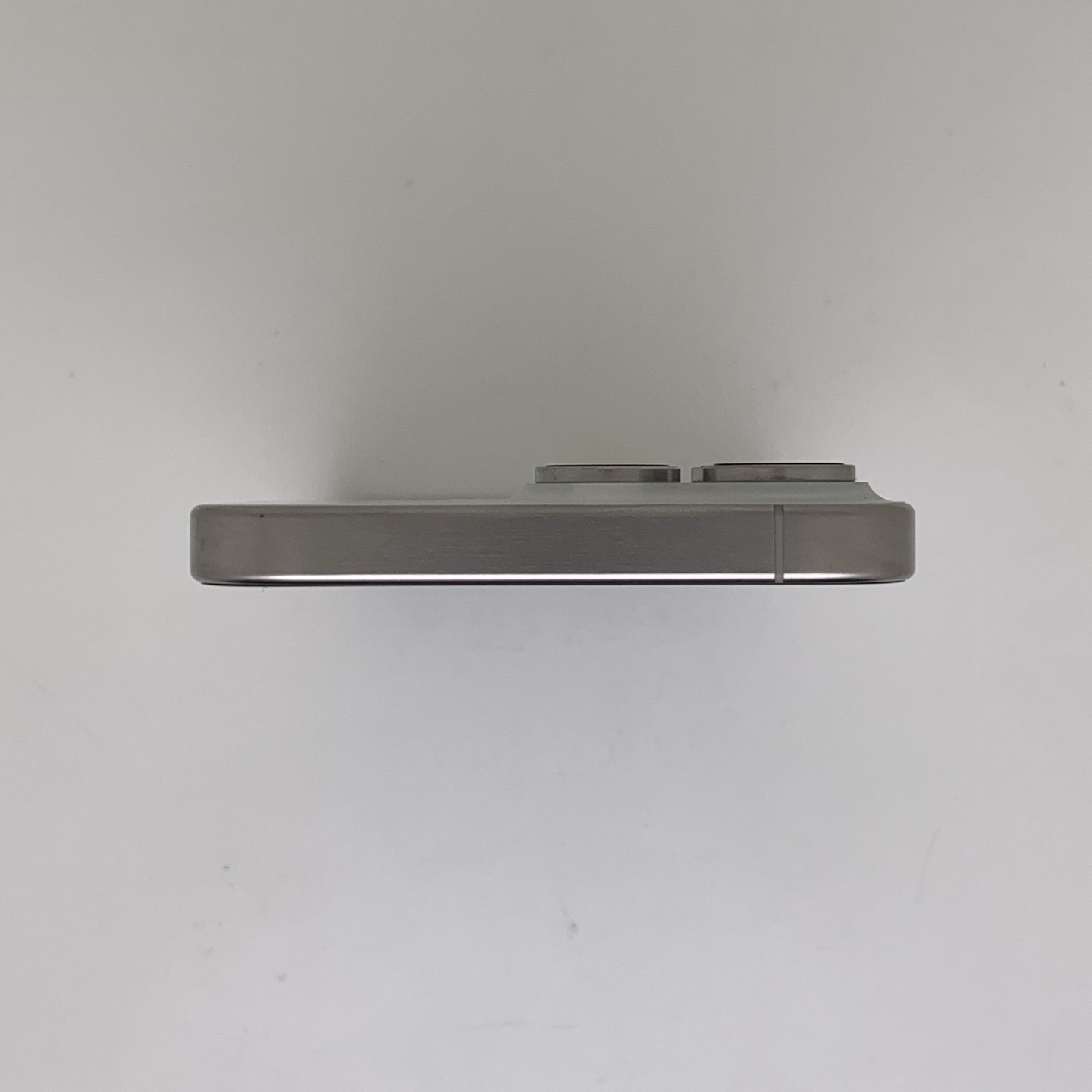 iPhone 15 Pro Max 白色钛金属 實拍圖 5