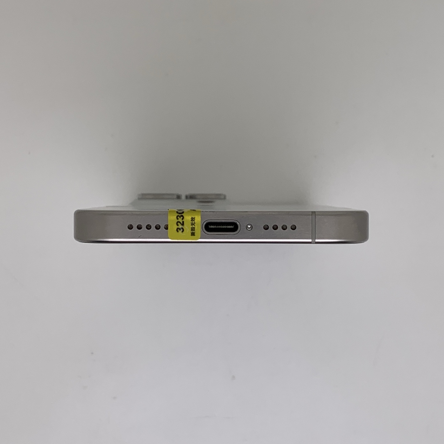 iPhone 15 Pro Max 白色钛金属 實拍圖 6