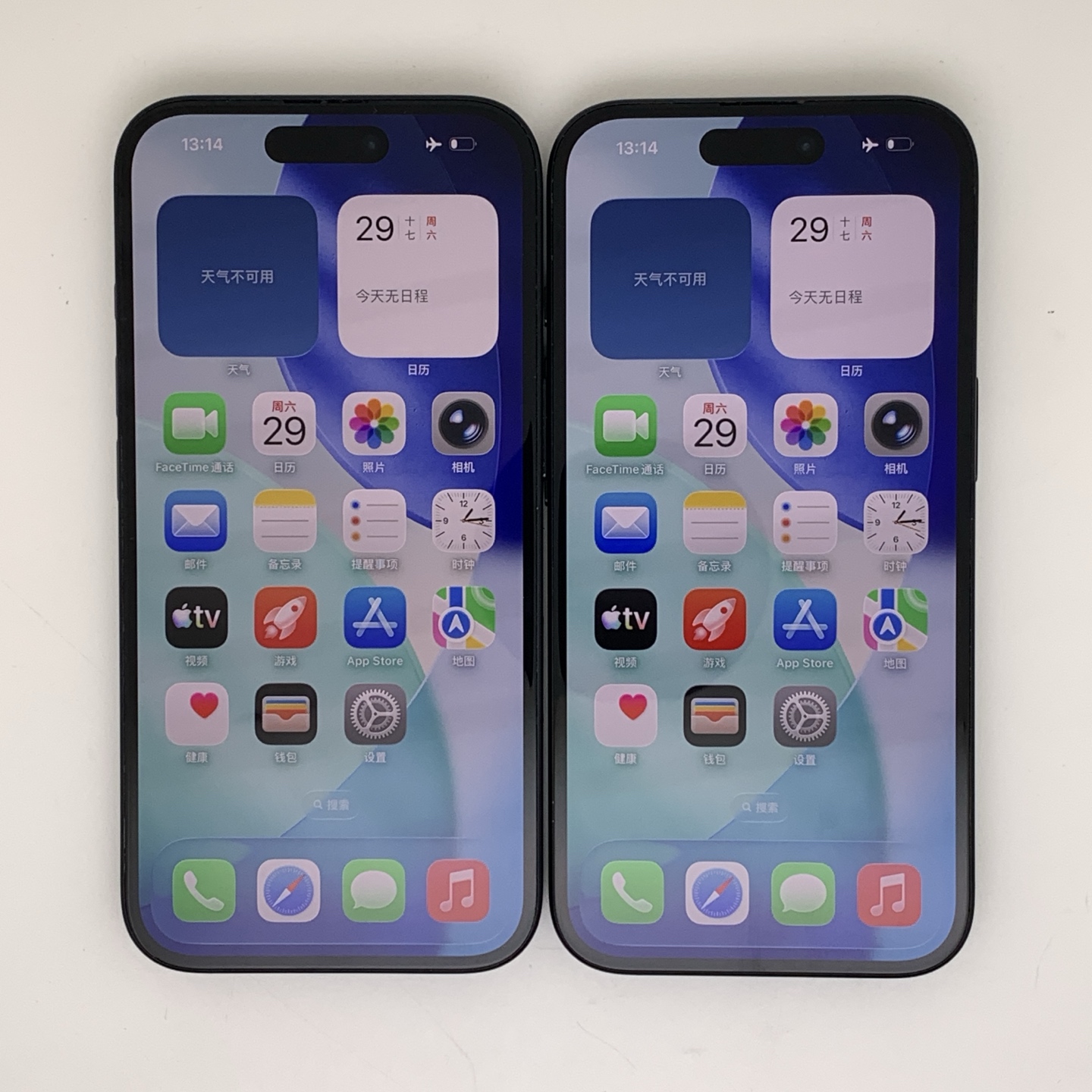 iPhone 16 Black, view 2