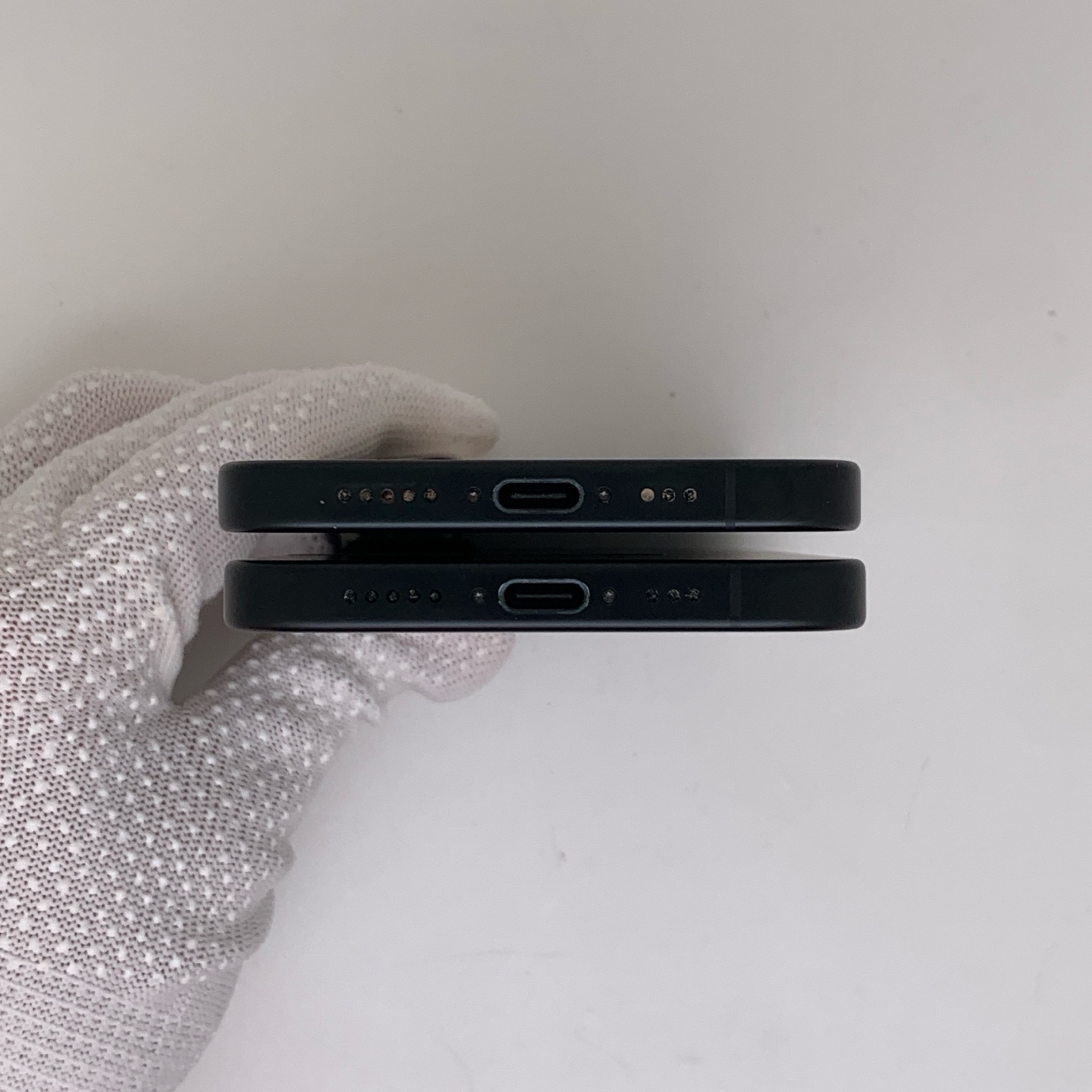 iPhone 16 Black, view 6