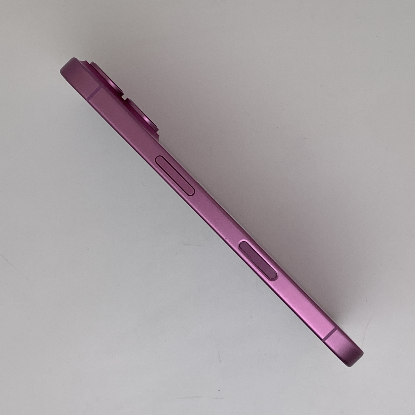 iPhone 16 Pink, view 4