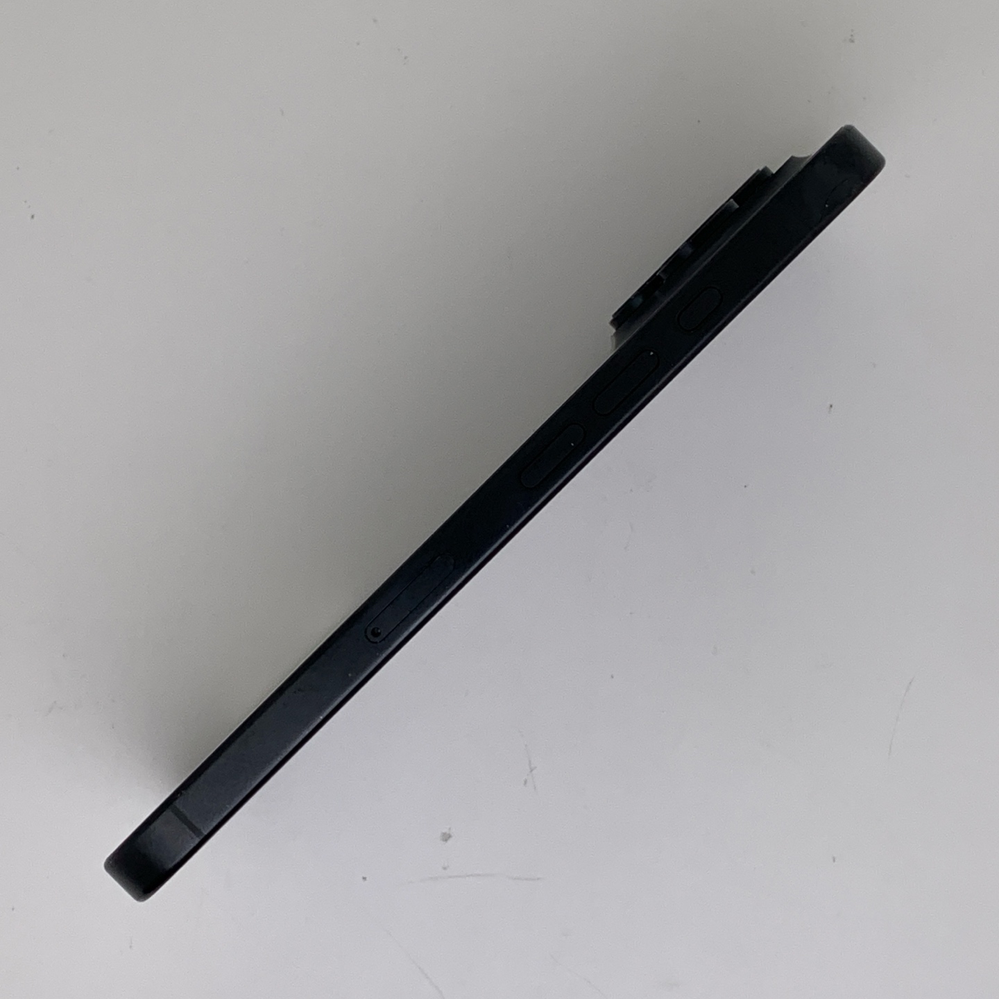 iPhone 16 Pro Black Titanium, view 3