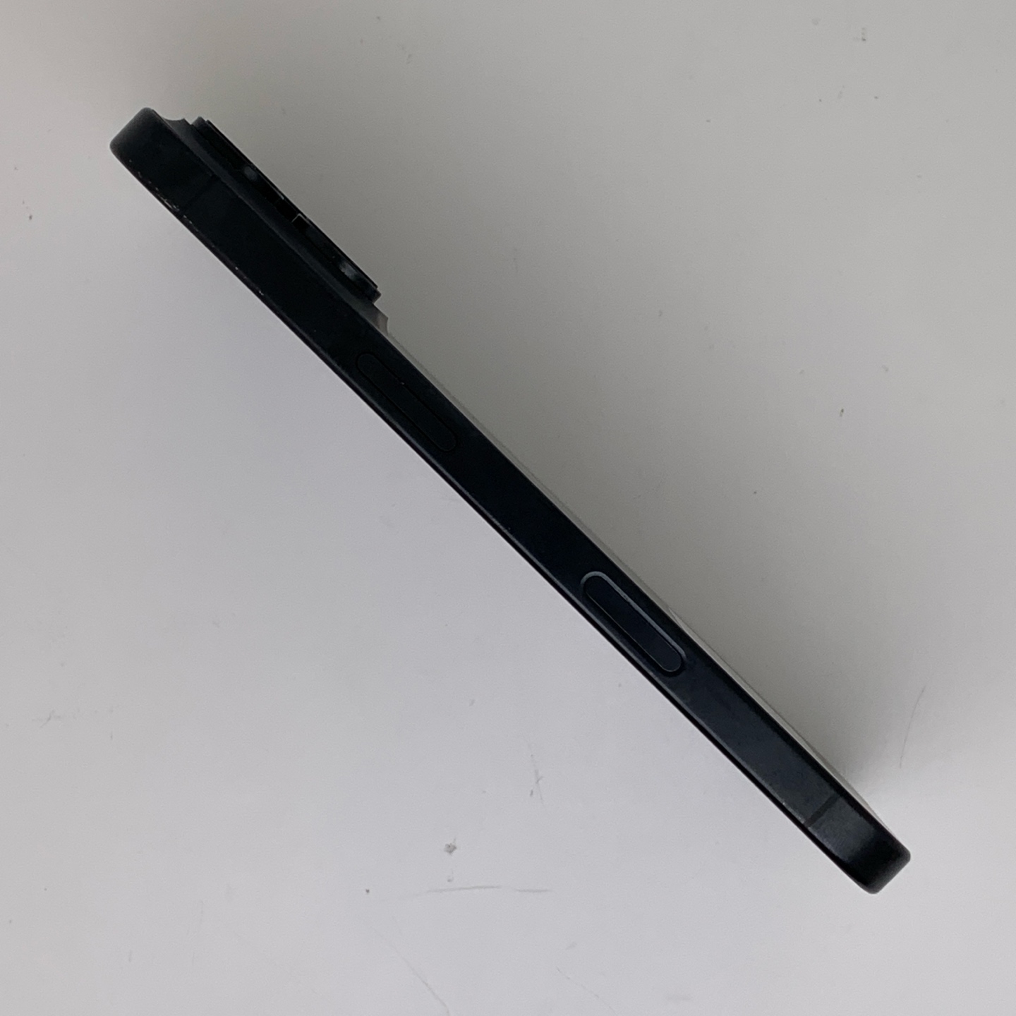 iPhone 16 Pro Black Titanium, view 4