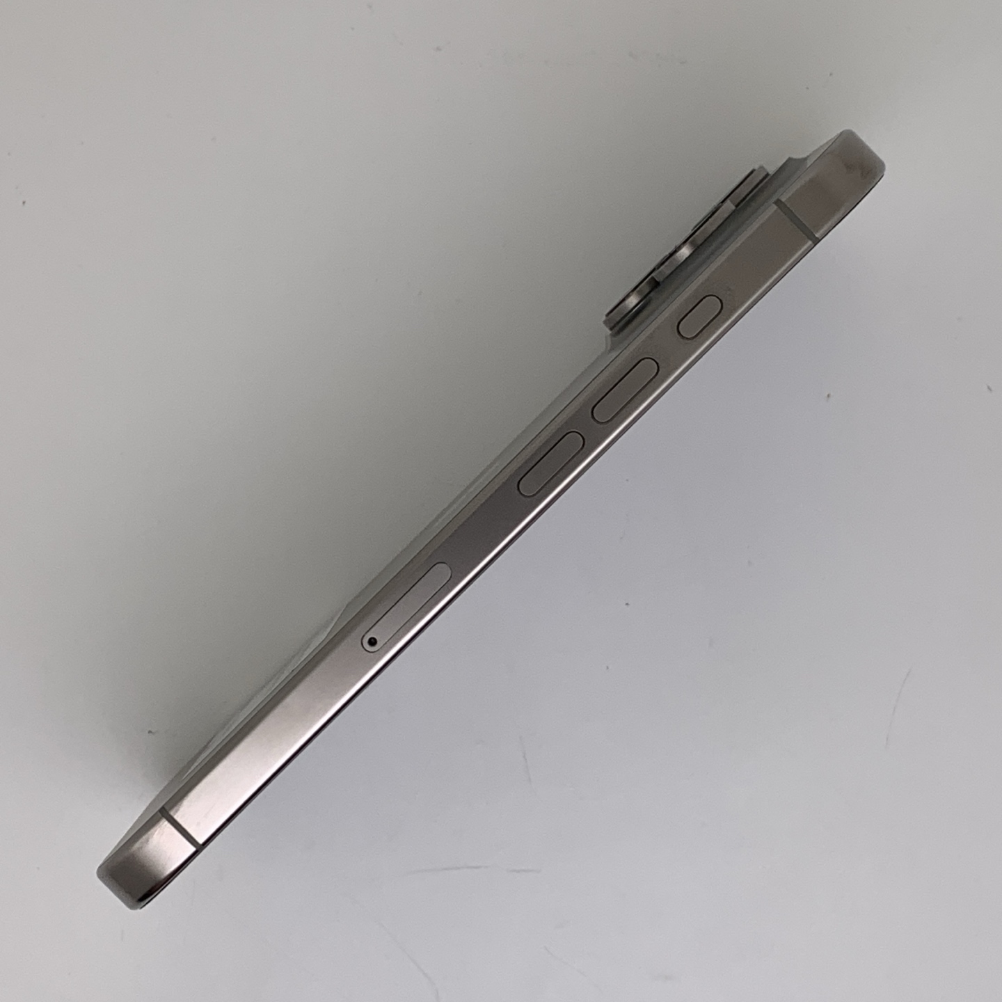 iPhone 16 Pro 原色钛金属 实拍图 3