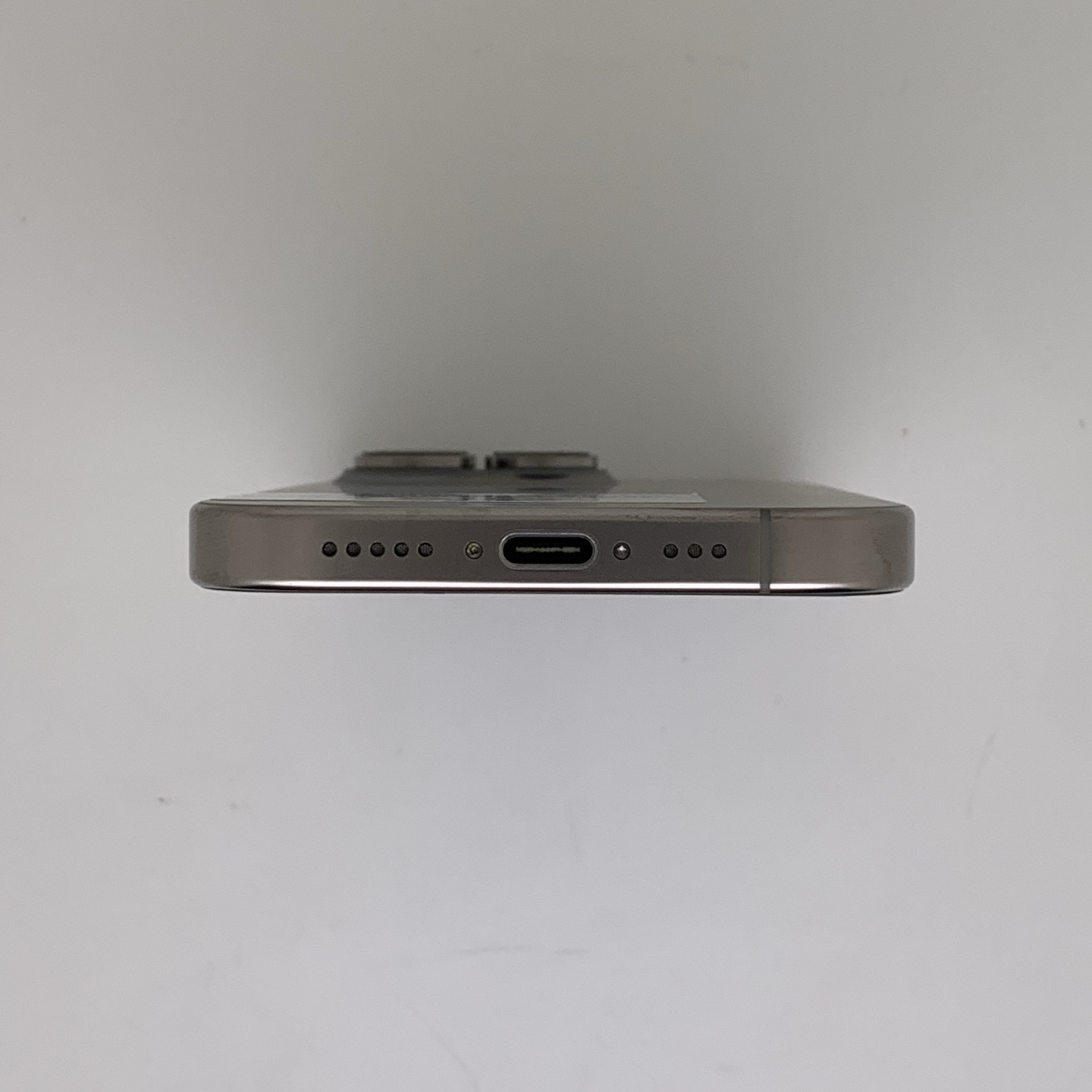 iPhone 16 Pro 原色钛金属 实拍图 6