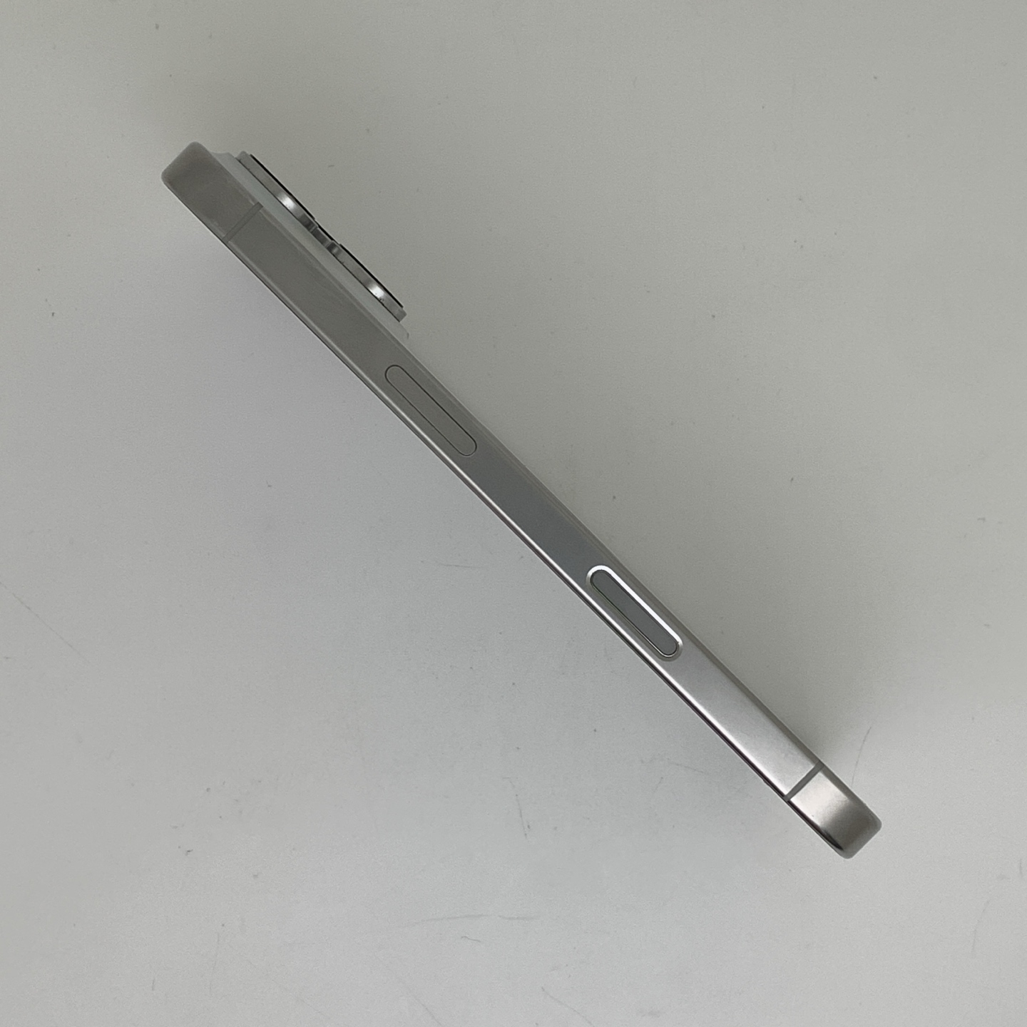 iPhone 16 Pro White Titanium, view 4