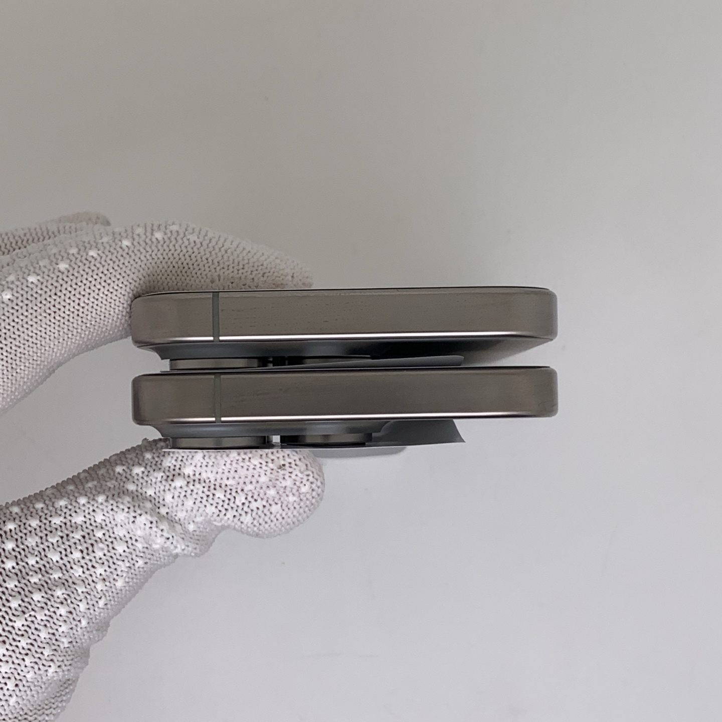 iPhone 16 Pro Natural Titanium, view 5