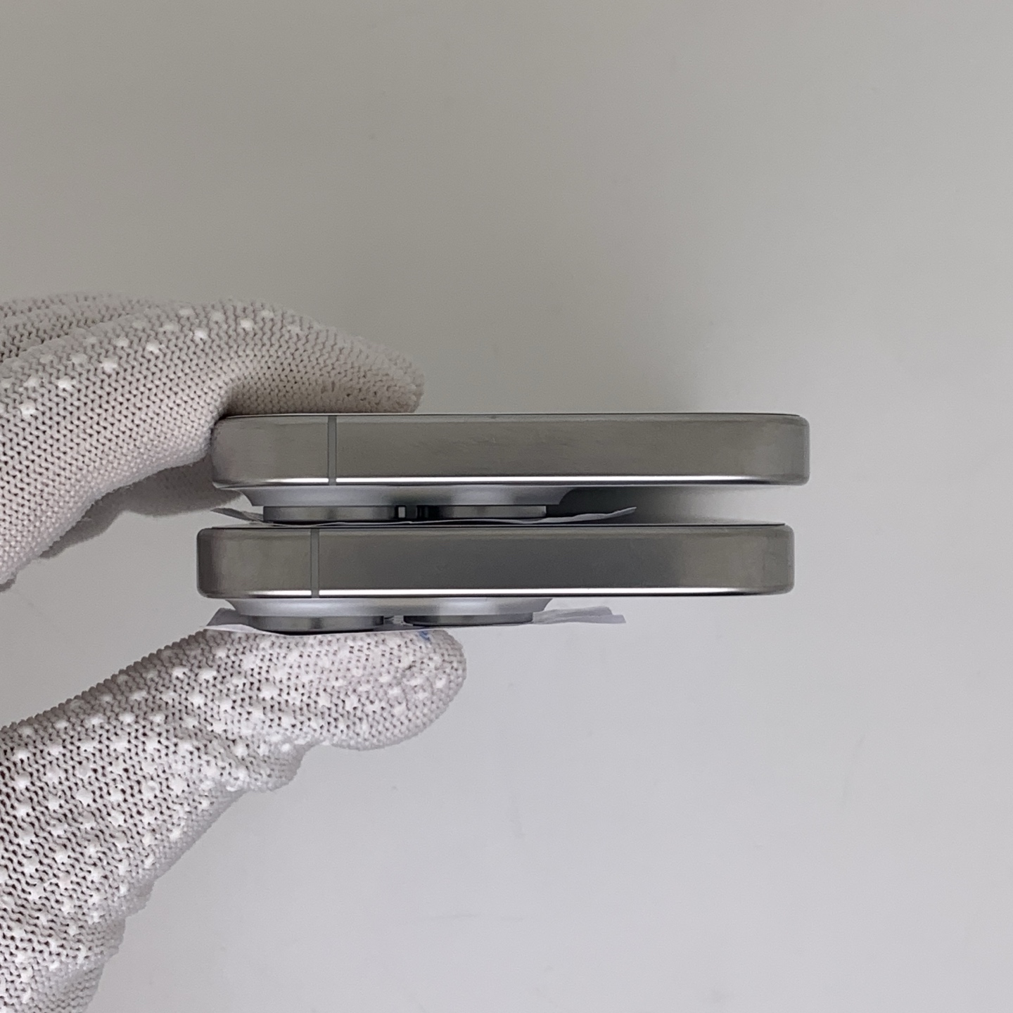iPhone 16 Pro White Titanium, view 5