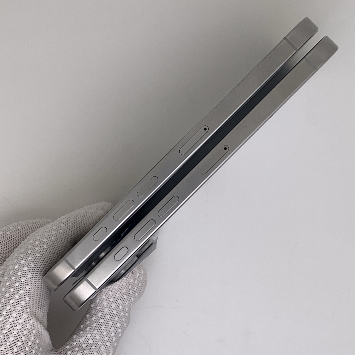 iPhone 16 Pro Max White Titanium, view 4