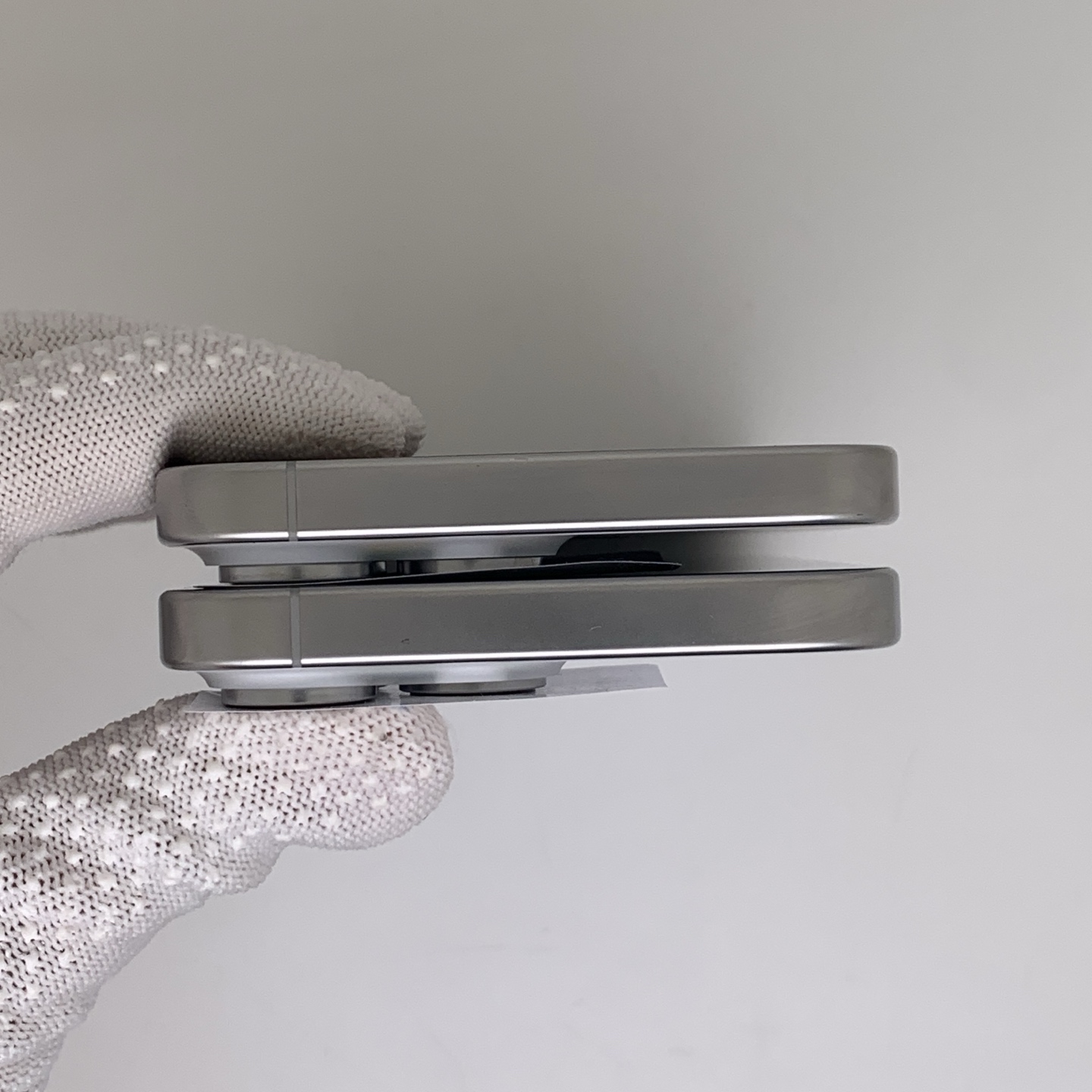 iPhone 16 Pro Max White Titanium, view 5