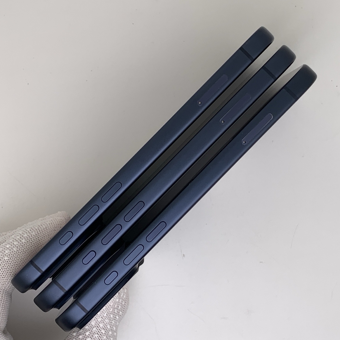 iPhone 17 Pro Max Deep Blue, view 4