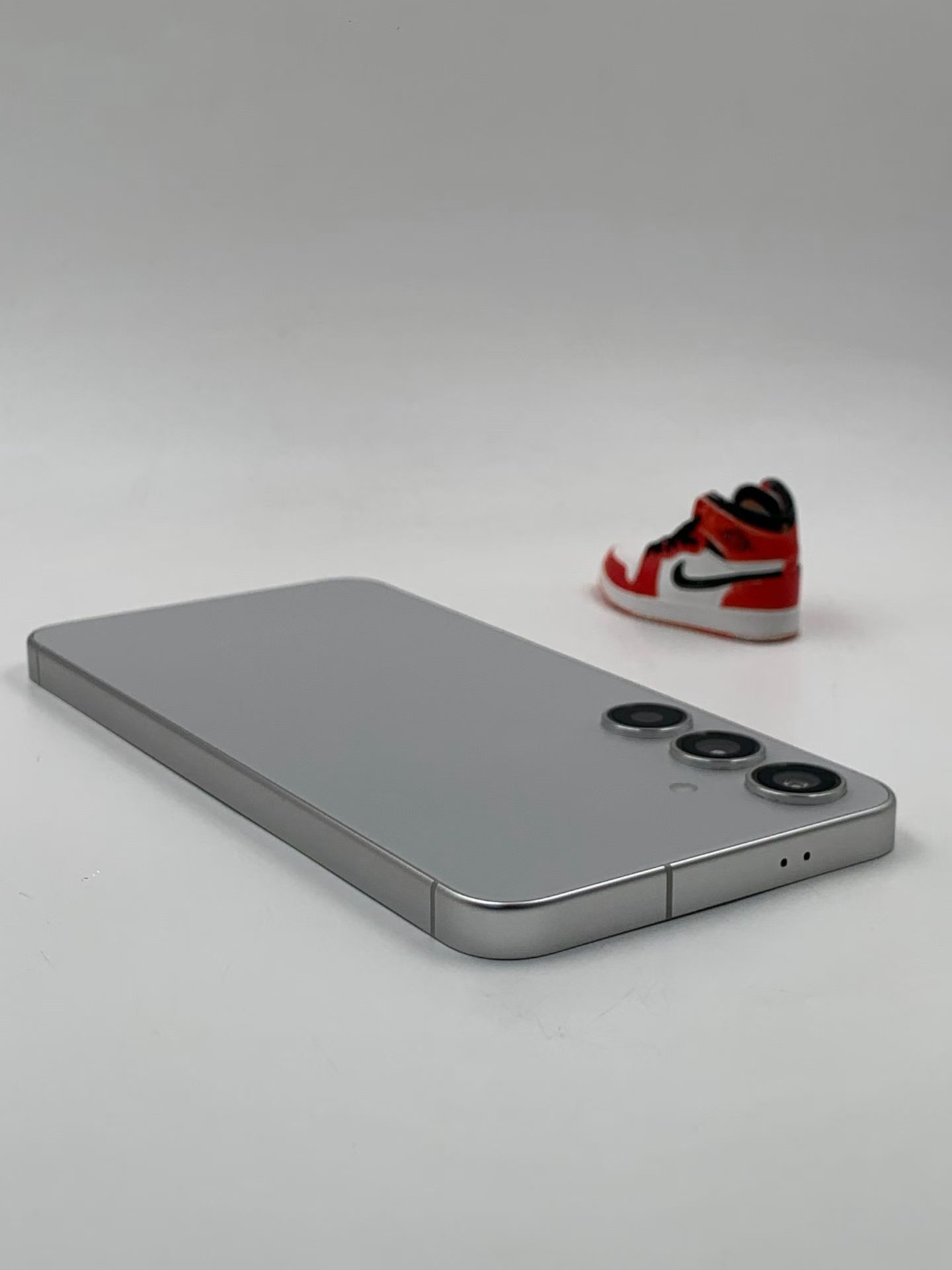 Samsung Galaxy S24+ Marble Gray current batch photo 5