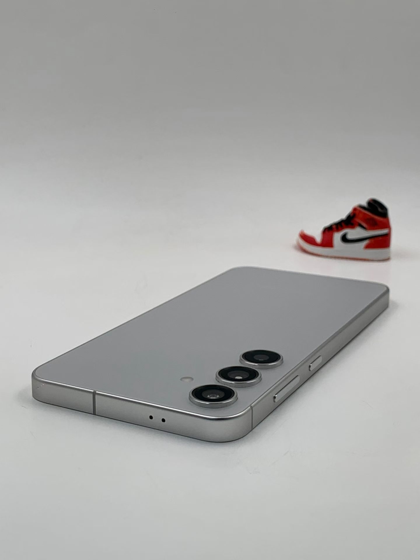 Samsung Galaxy S24+ Marble Gray current batch photo 6